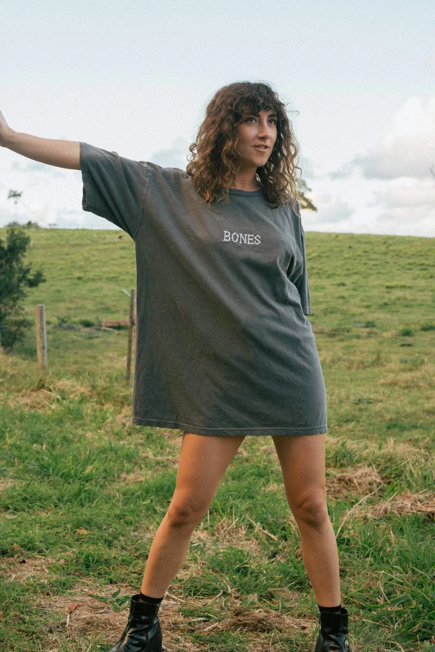 BILLY BONES CLUB UNISEX CLUB TEE - WASHED BLACK