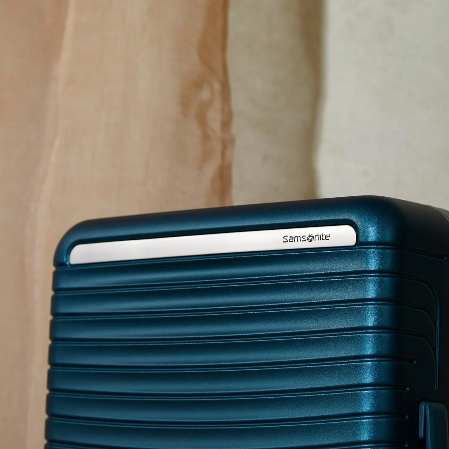 Framelock Max 21 Carry-On Hardshell Zipperless Luggage - Highly Secure Integrated Eazylock Mechanism - RightHeight Adjustable Handle System - 360 Spinner Wheels - Airline Approved - Emerald Teal