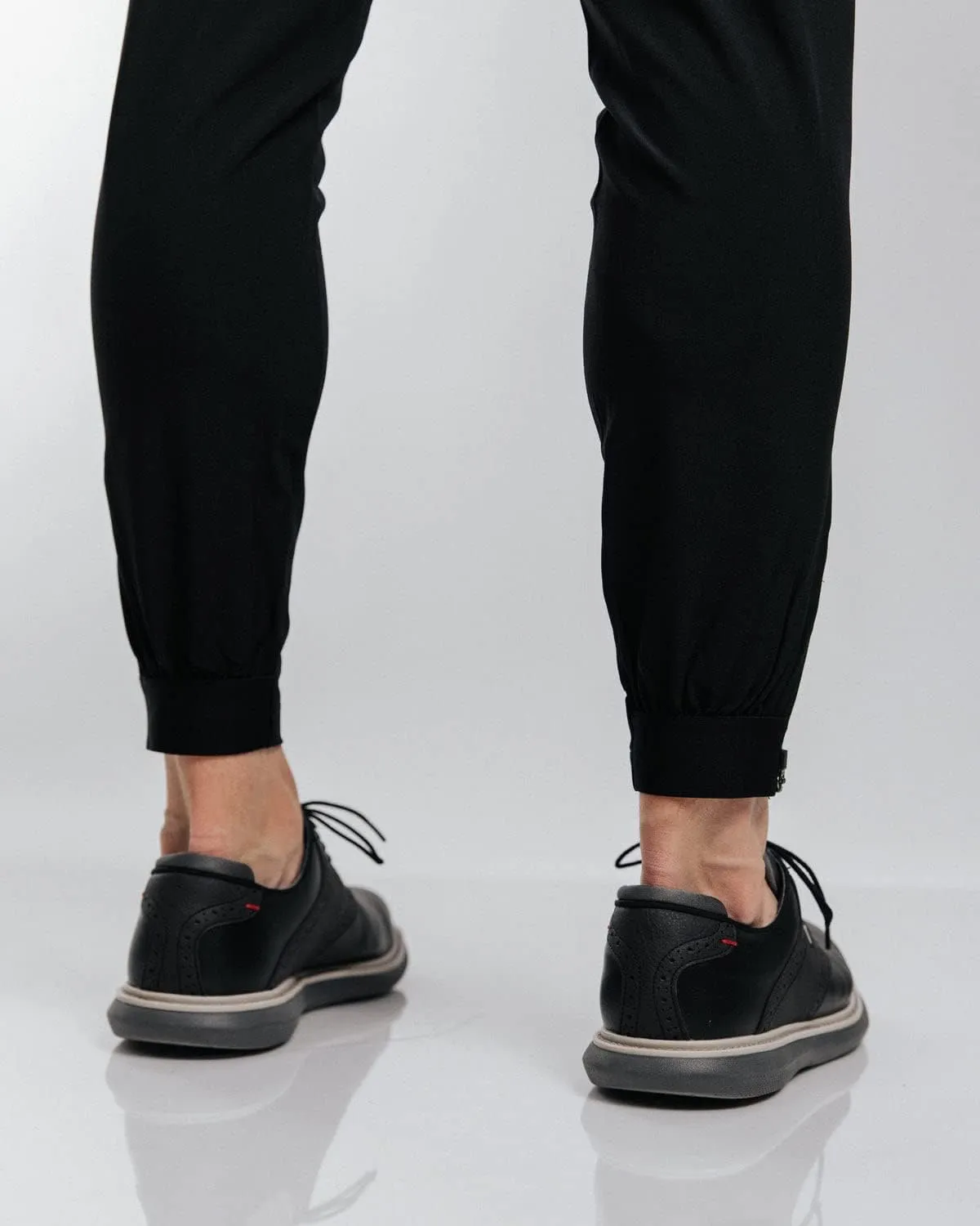 Primo Golf Jogger, Lightweight Four-Way Stretch Golf Pant, 4 Pockets, Inner Gel Waistband, Elastic Zipper Ankles